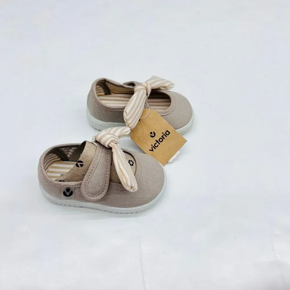 NWT Victoria Size 18 (US 3.5) Beige Mary Jane Sneakers